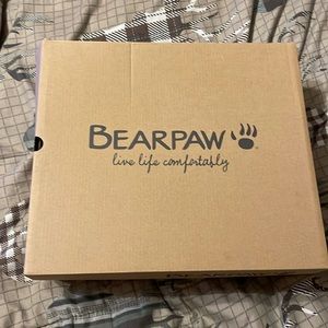Like new woman bear paw boots